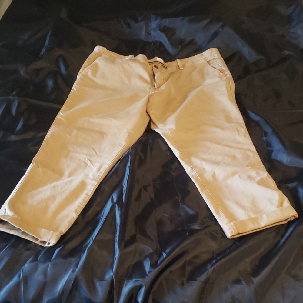 Gap girlfriend chino capri